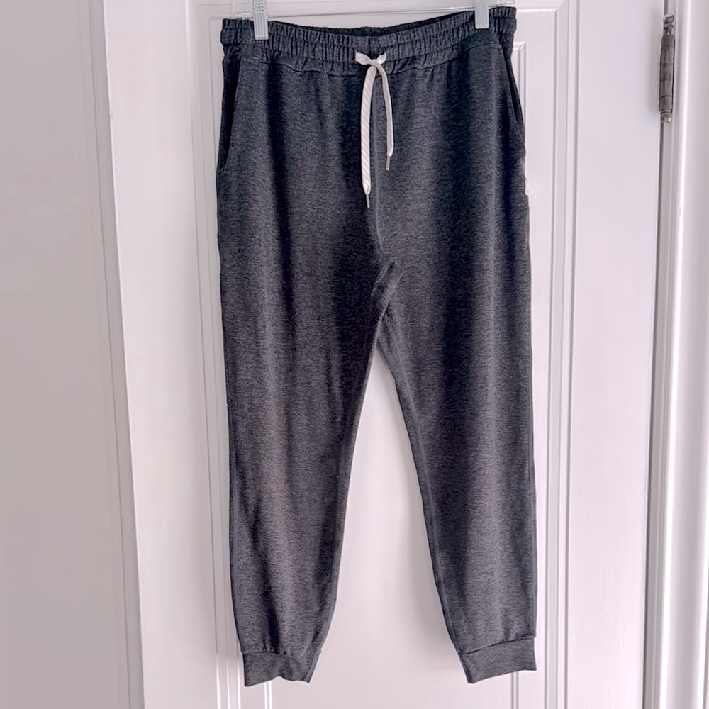 Vuori performance joggers